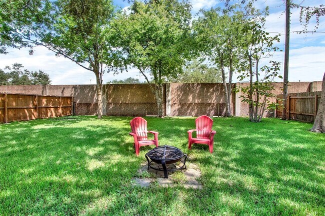 Building Photo - 6208 Brookdale Dr