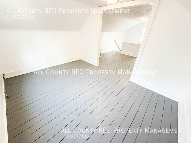 Building Photo - 549 Wildwood Ave