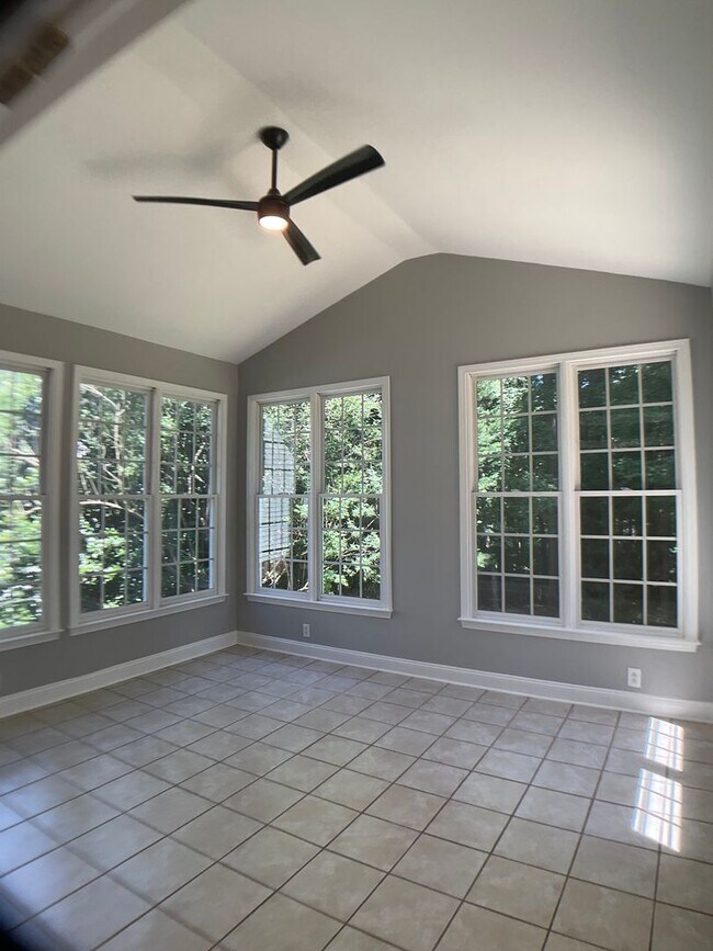 Building Photo - Absolutely Stunning Rare Rental in Hope Va...
