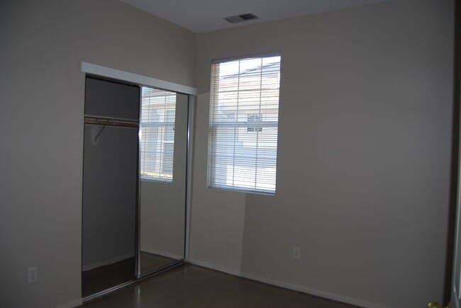 Building Photo - Single-Level Patio Home in Gated South Meadows Community