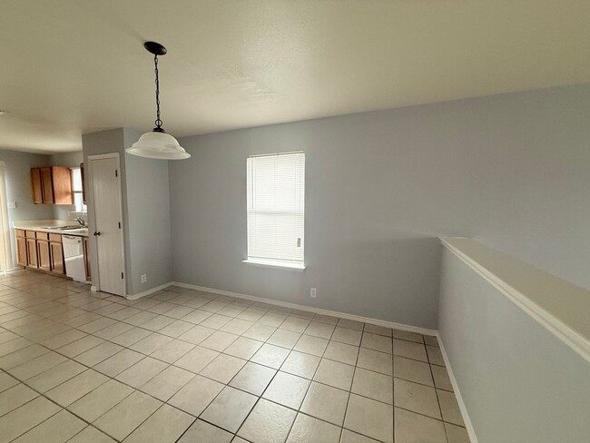 Building Photo - 10607 Shaenview