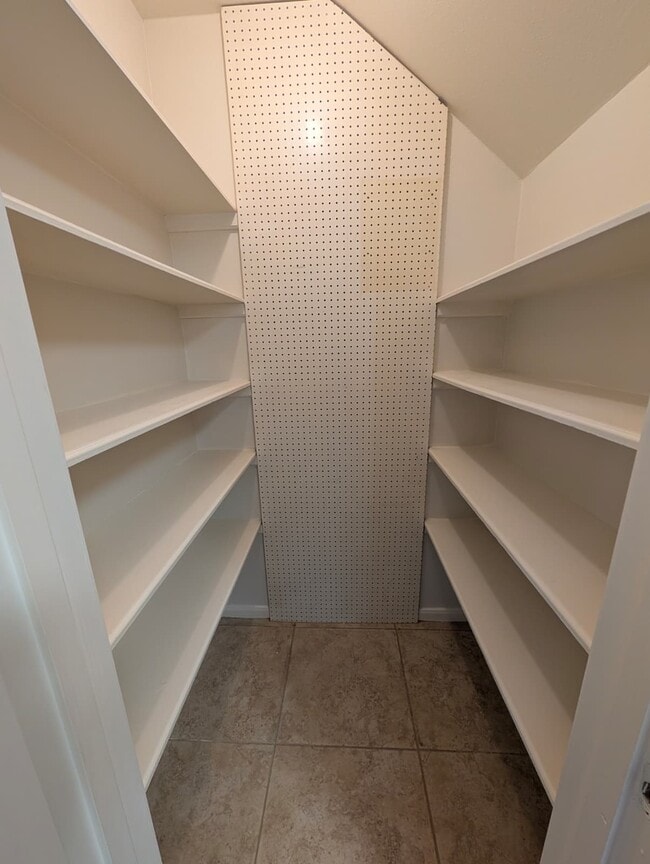 Building Photo - 11807 Highgrove Dr