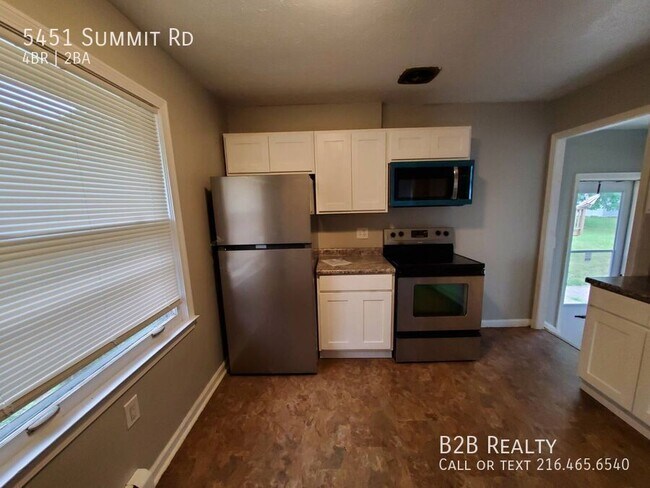 Building Photo - 5451 Summit Rd