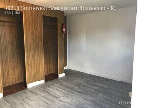 Building Photo - 10718 SW Sandalfoot Blvd