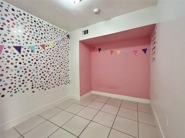Building Photo - 877 80th St