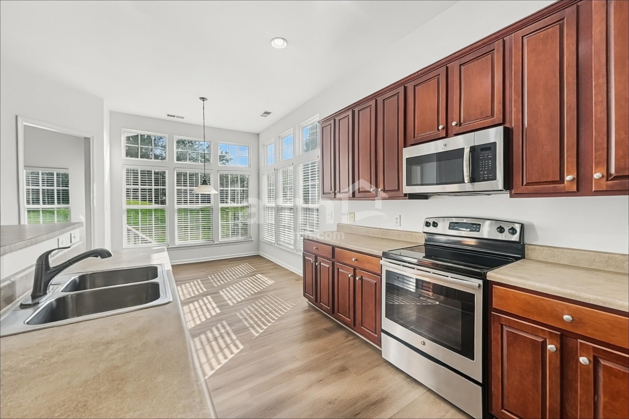 Building Photo - 5071 Sunburst Ln