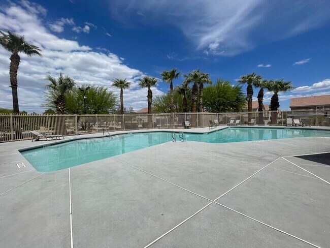 Building Photo - Carry Over Showing: This property has been...