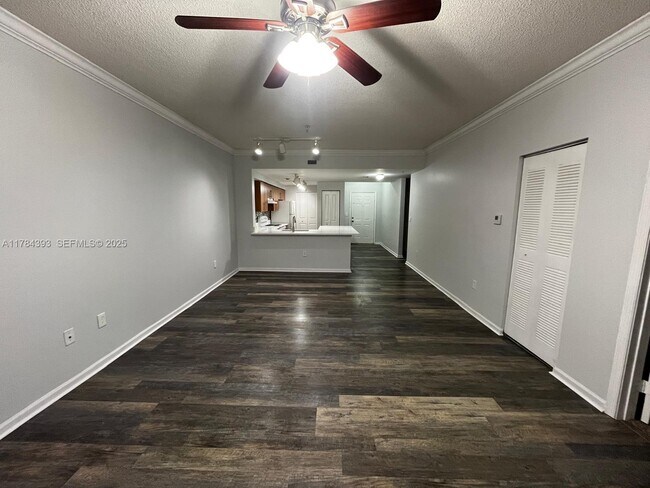 Building Photo - 5900 W Sample Rd