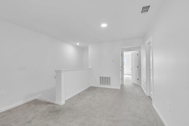Building Photo - 4859 SW 81st Lp