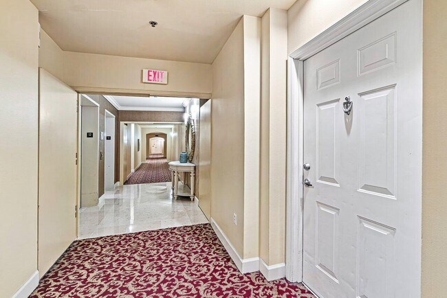 Building Photo - 616 Clearwater Park Rd