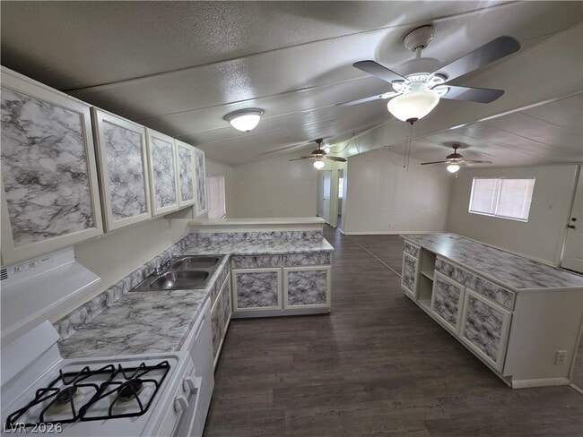 Building Photo - 2916 Gavilan Ln