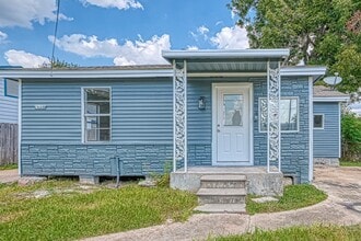 Building Photo - 6715 Victoria St