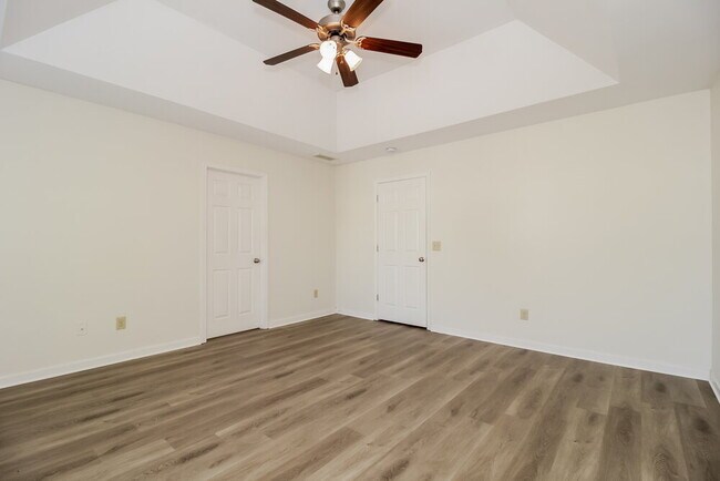Building Photo - 25 Oakbrook Dr