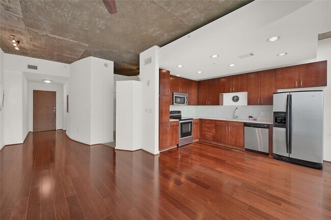 Building Photo - 5925 Almeda Rd