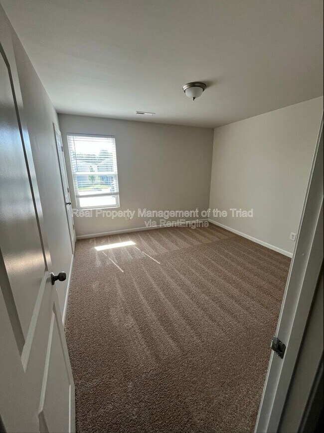 Building Photo - 3802 Bellingham Ct