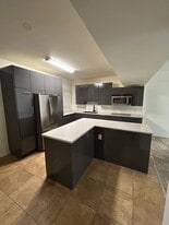 Building Photo - 351 E Thomas Rd