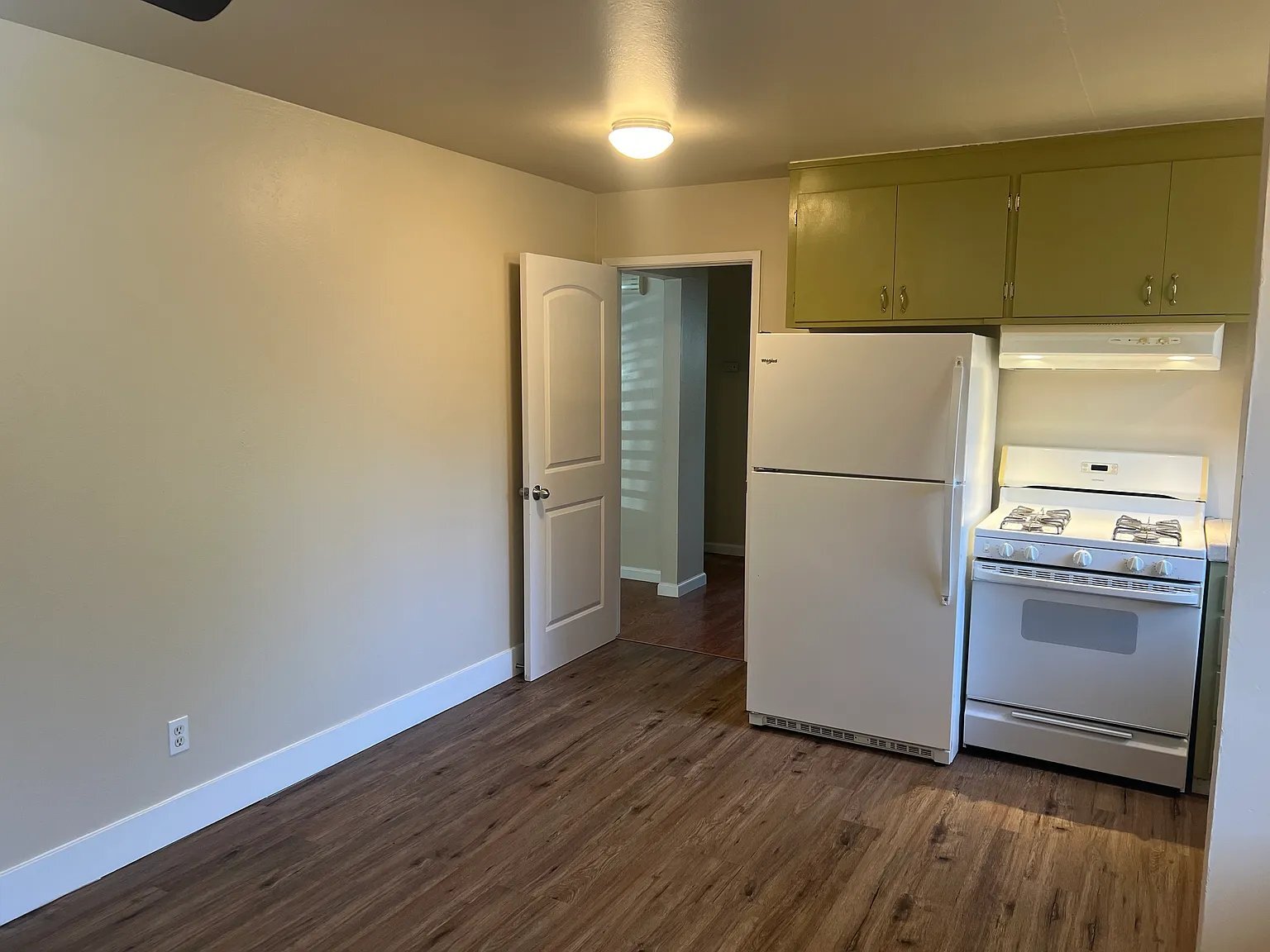 Building Photo - 1219 Burbank Ave