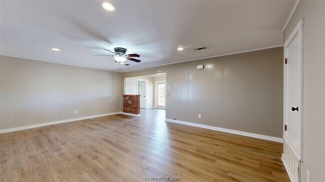 Building Photo - 8251 W Sh-21