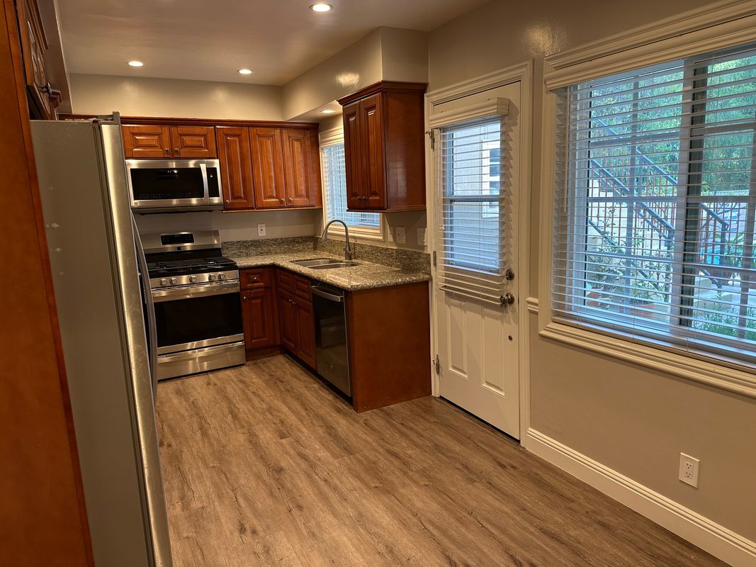 Building Photo - 32 Esperanza Ave