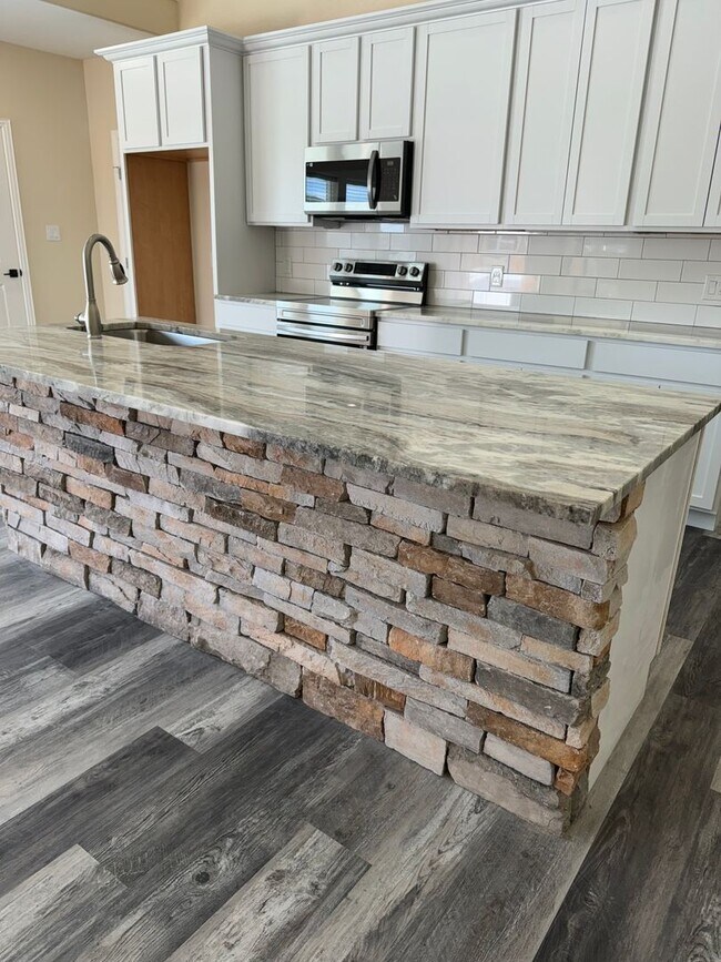 Building Photo - COMING SOON.....Modern Townhome with private fenced yard! HIGH CEILINGS PETS WELCOME