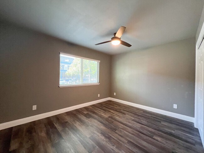 Building Photo - Remodeled 1 Bed, 1 Bath Apt Near McKinley Park