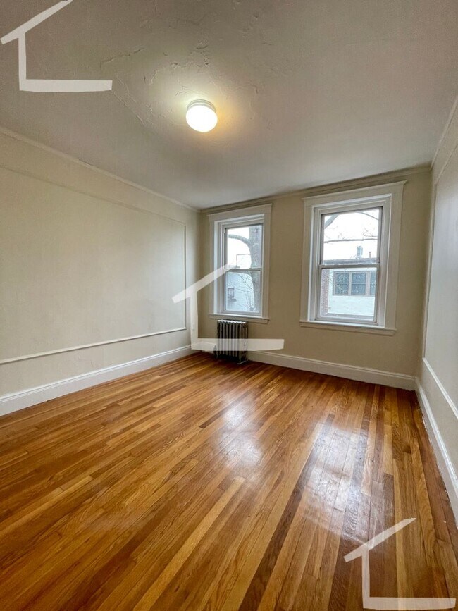 Building Photo - 8 Vinal St