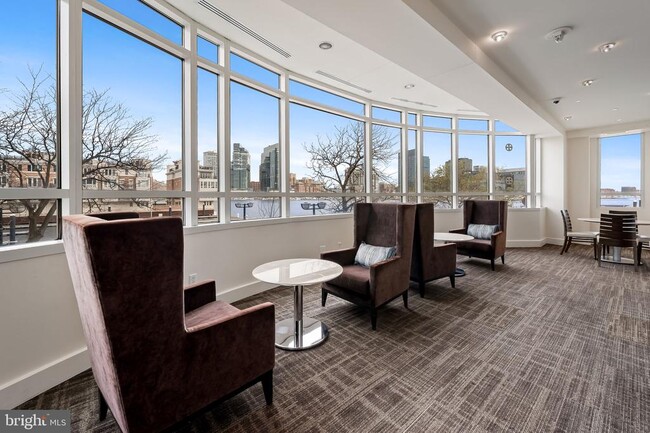 Building Photo - 100 Harborview Dr