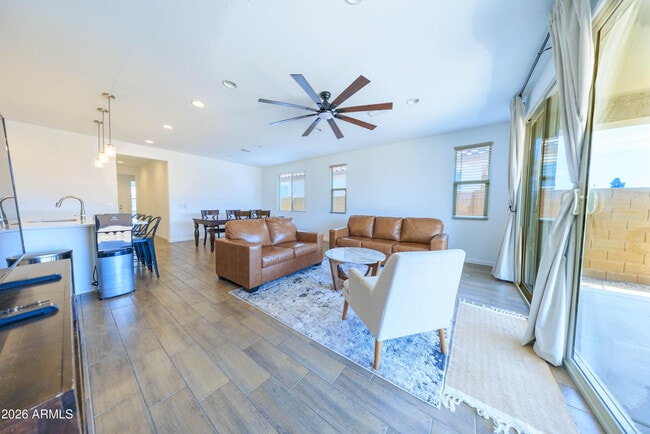 Building Photo - 40005 W Elm Dr
