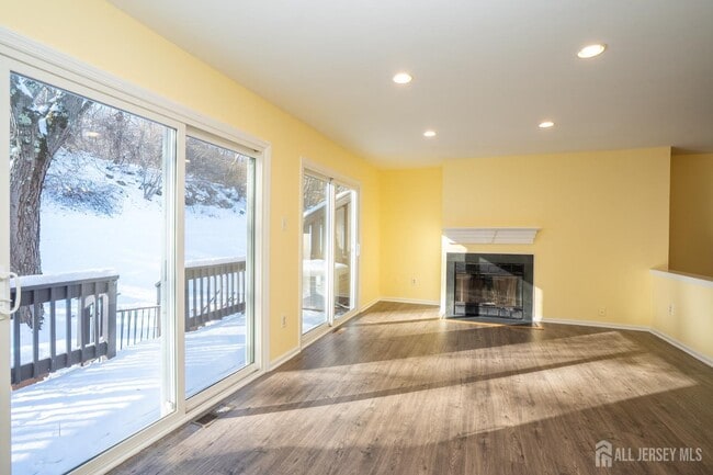 Building Photo - 42 Chicopee Dr