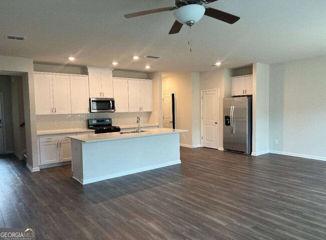 Building Photo - 950 Sunny Lk Dr