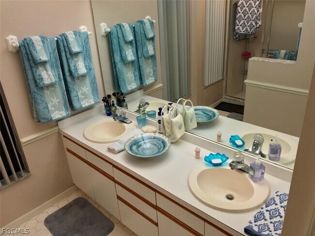 Building Photo - 6645 Wakefield Dr