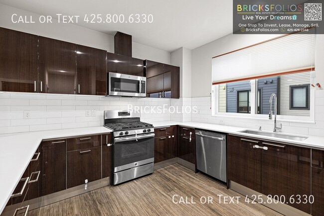 Building Photo - Rare Ichijo Townhome in Sammamish Town Center. Premium Japanese Construction. Walkable