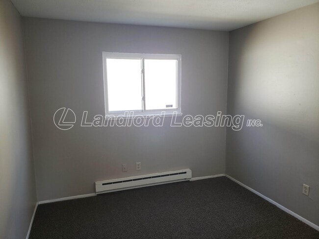 Building Photo - Well-Maintained 3-Bedroom Ranch with Updated Flooring