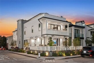 Building Photo - 201 Opal Ave