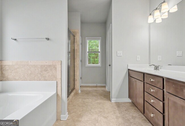 Building Photo - 270 S Ridge