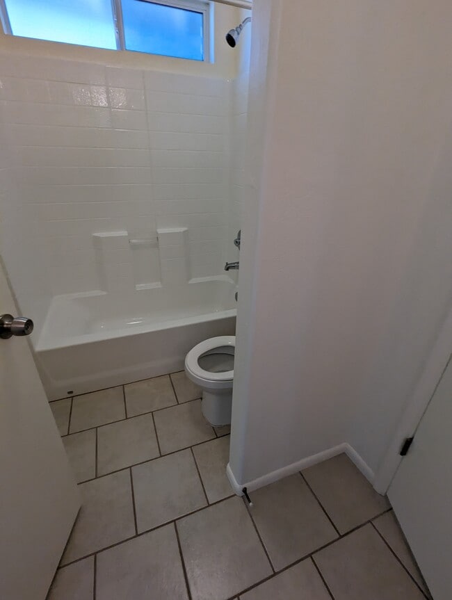 Building Photo - 90 E Cliff House Dr