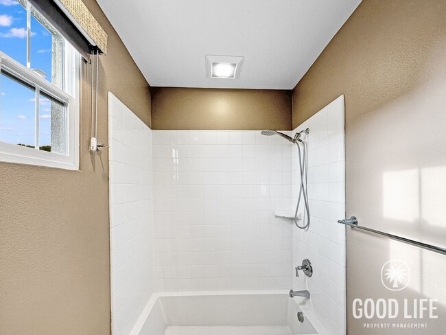 Building Photo - Stunning 3Bd/3.5Ba Home in Irvine w/Large Patio, Modern Design and 2 Master Suites!