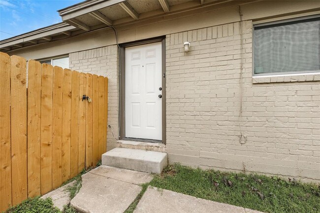 Building Photo - 2500 Audubon Pl