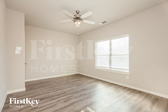 Building Photo - 308 Niki Dr