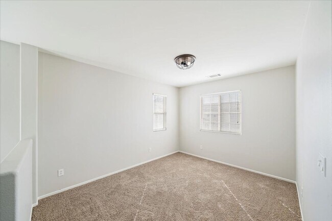 Building Photo - Beautiful 4 bedroom home in gated community