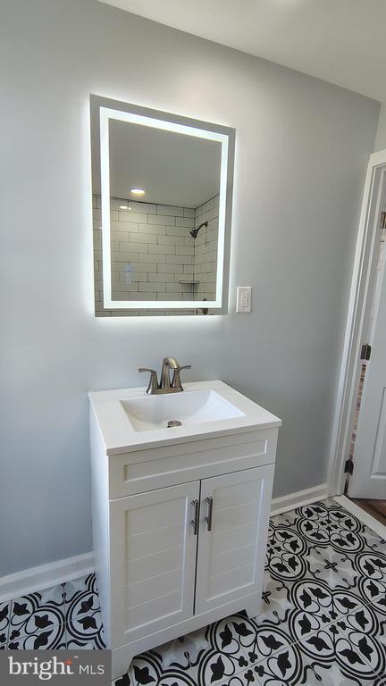 Building Photo - 1000 Main Ave