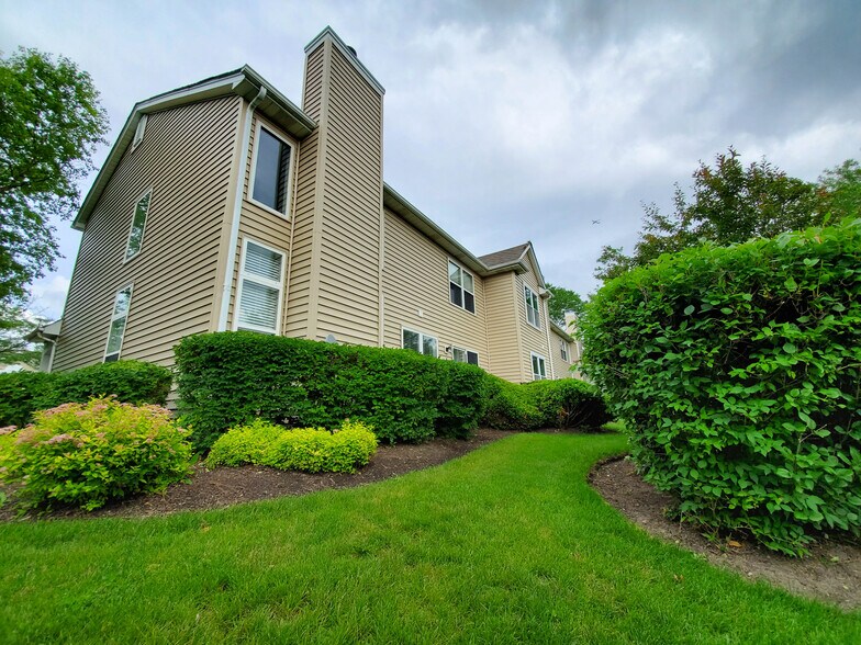 Back of townhouse - 344 S Lancelot Ln