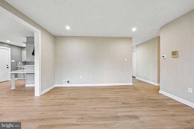 Building Photo - 7200 Vellex Ln