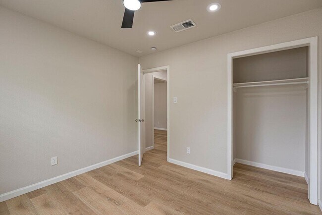 Building Photo - 1204 Spearson Ln