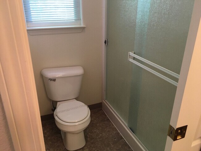 Building Photo - Windsor Estates in Pine Grove!