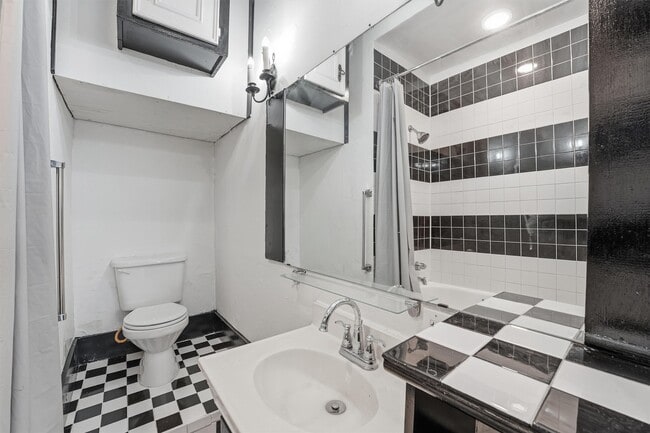 Building Photo - 5313 Palmetto St