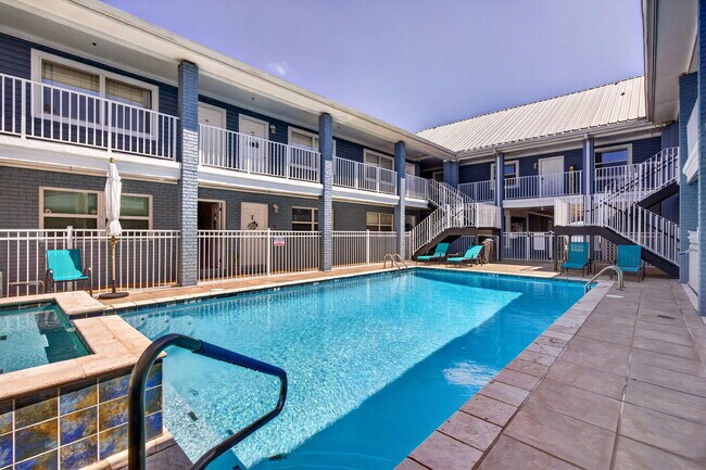 Building Photo - TDY Special! 1/1 fully furnished