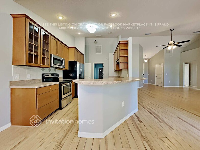 Building Photo - 2890 Alameda Del Norte