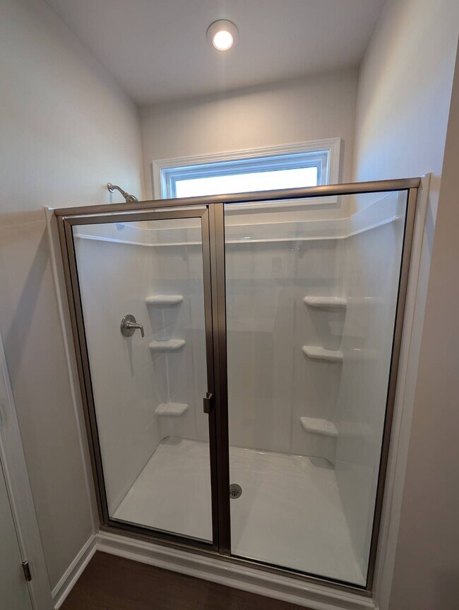 Building Photo - 985 Tess St