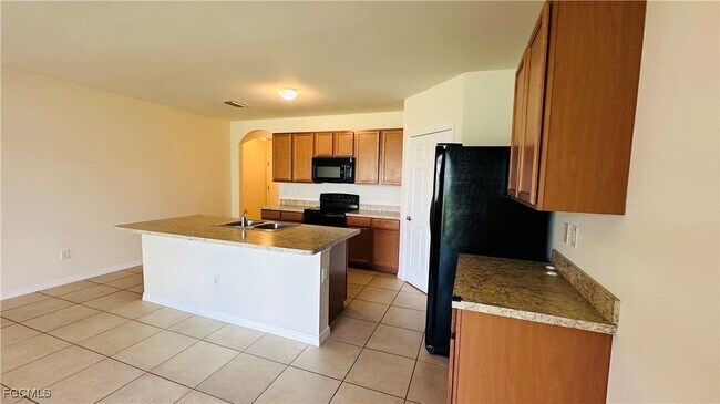 Building Photo - 4417 SW 15th Pl